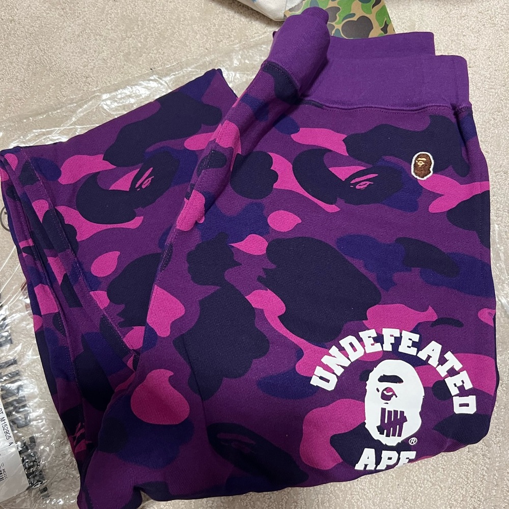 bape undefeated pants L size 100% authentic with tag, buy from Bape HK